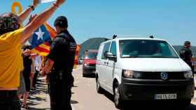 Imagen de la llegada de los independentistas investigados a la cárcel de Lledoners (Barcelona) / EFE