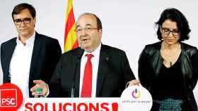 El candidato del PSC a la presidencia de la Generalitat, Miquel Iceta, durante su intervención esta noche en la sede del partido socialista en la que valoró el resultado obtenido en las elecciones del 21D / EFE
