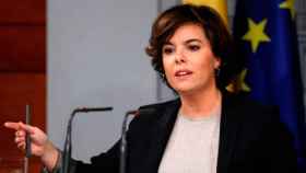 La vicepresidenta del Gobierno, Soraya Sáenz de Santamaría, durante su comparecencia hoy en Moncloa tras recibir la carta de Carles Puigdemont / EFE