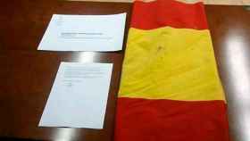 La bandera de España que el Ejecutivo de Viladamat ha mandado a la Delegación del Gobierno en Cataluña | Twitter