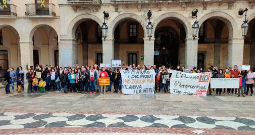 Protesta de profesores en Vilanova i la Geltrú en el primer día de huelga en la Educación / NC - CG