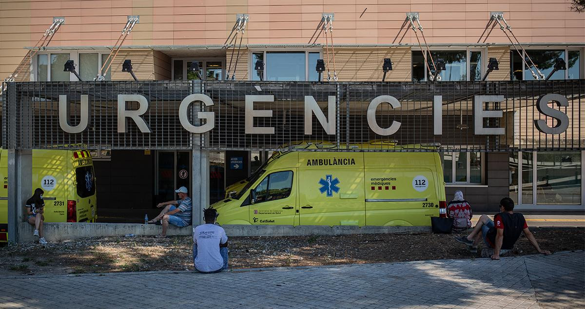 Dos ambulancias en el Hospital Universitario Arnau de Vilanova de Lleida / EUROPA PRESS