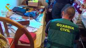 La Guardia Civil detiene a 40 miembros de una organización criminal experta en estafas bancarias / EUROPA PRESS