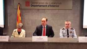 Montserrat Torruella (Inter-SOS), el director de los Mossos d'Esquadra, Pere Ferrer y el comisario Josep Codina / MOSSOS