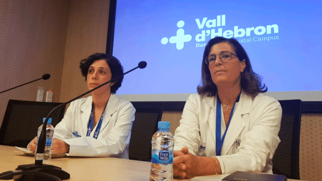 Rocío Cebrían (i), subdirectora asistencial de Vall d'Hebron, junto a Magda Campins, directora de Medicina Preventiva / CG