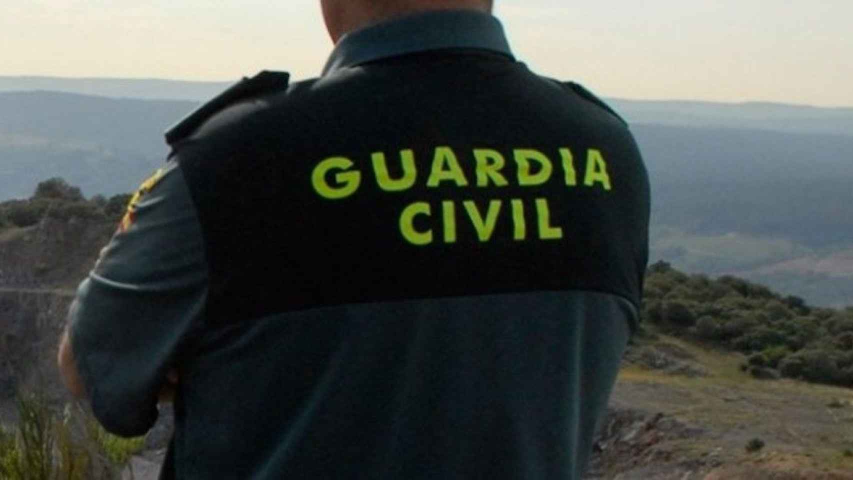 Una foto de archivo de un Guardia Civil durante una operación en Cataluña / Europa Press localizan