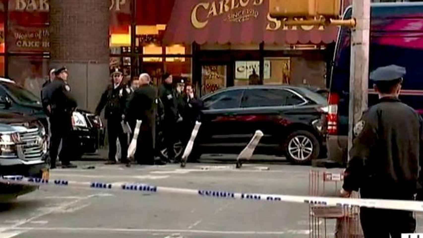 La policía de Nueva York en Manhattan tras la explosión que se ha registrado este mediodía, hora española / CG