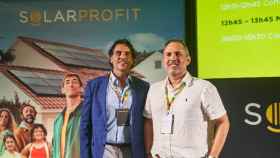De izquierda a derecha: Óscar Gómez y Roger Fernández, directivos de SolarProfit / CEDIDA