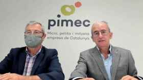 El secretario general de Pimec, Josep Ginesta (d), y el director de l’Observatori de la Pimec, Modest Guinjoan (i), durante la presentación de resultados del estudio sobre la demografia de la pyme industrial manufacturera en Cataluña / CG