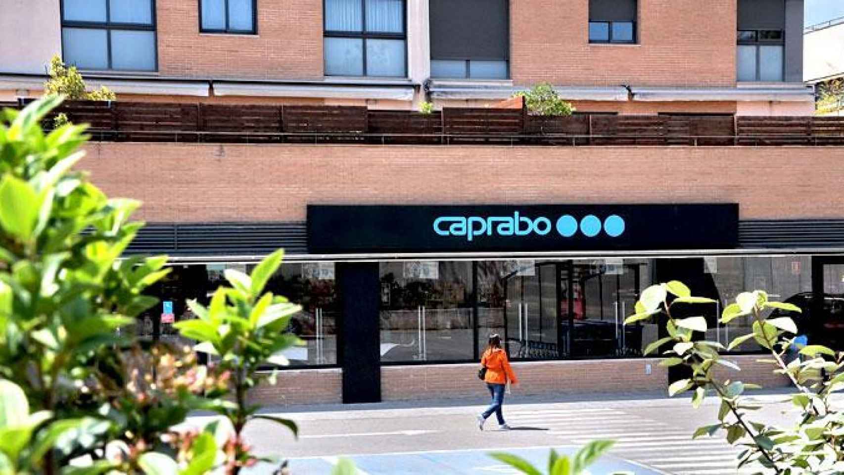 Entrada de un supermercado de la cadena Caprabo / CAPRABO