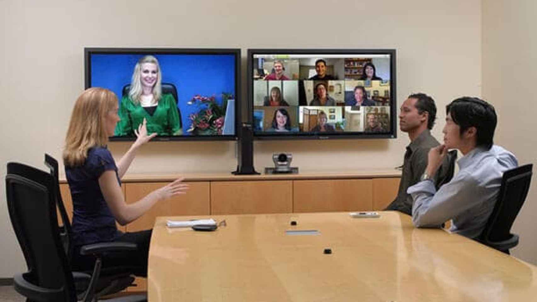 Una videoconferencia gestionada por la empresa VozTelecom