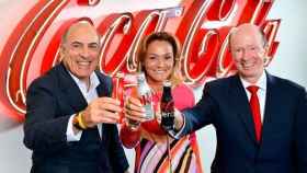 Sol Daurella (c), presidenta de Coca-Cola European Partners, junto a directivos de la firma / EFE