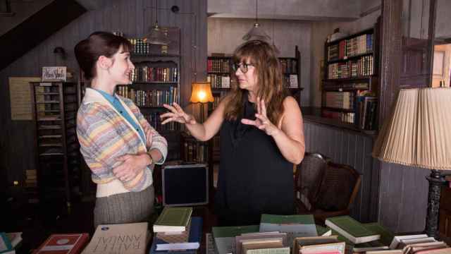 Isabel Coixet junto a Emily Mortimer durante el rodaje de 'La librería'
