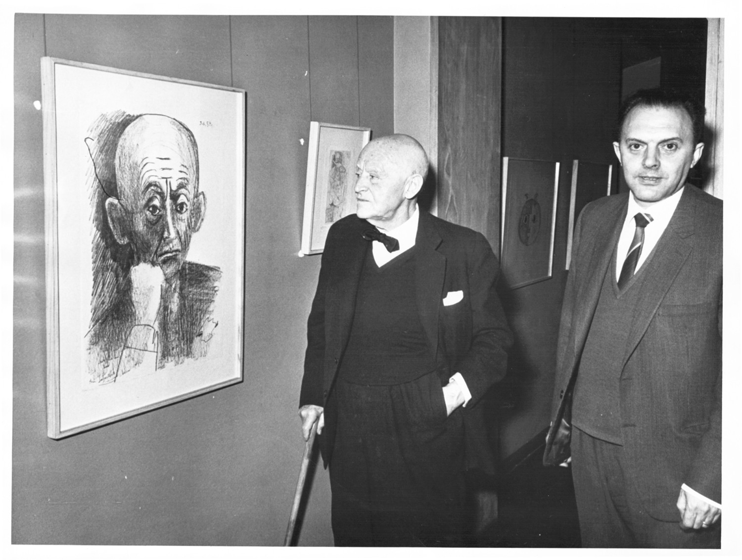 Kahnweiler y Joan Ainaud de Lasarte en el Museo Picasso de Barcelona en marzo de 1968 / Sucesión Pablo Picasso, VEGAP, Madrid, 2022