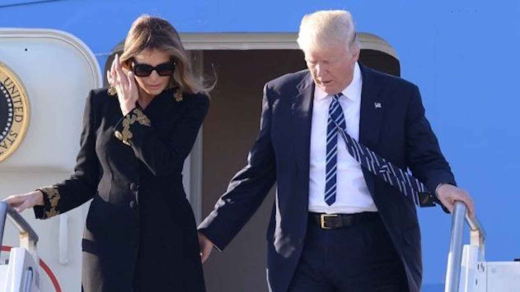 Melania y Donald Trump al aterrizar en Roma