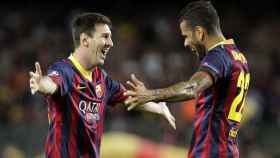 Leo Messi y Dani Alves celebran un gol del Barça / EFE