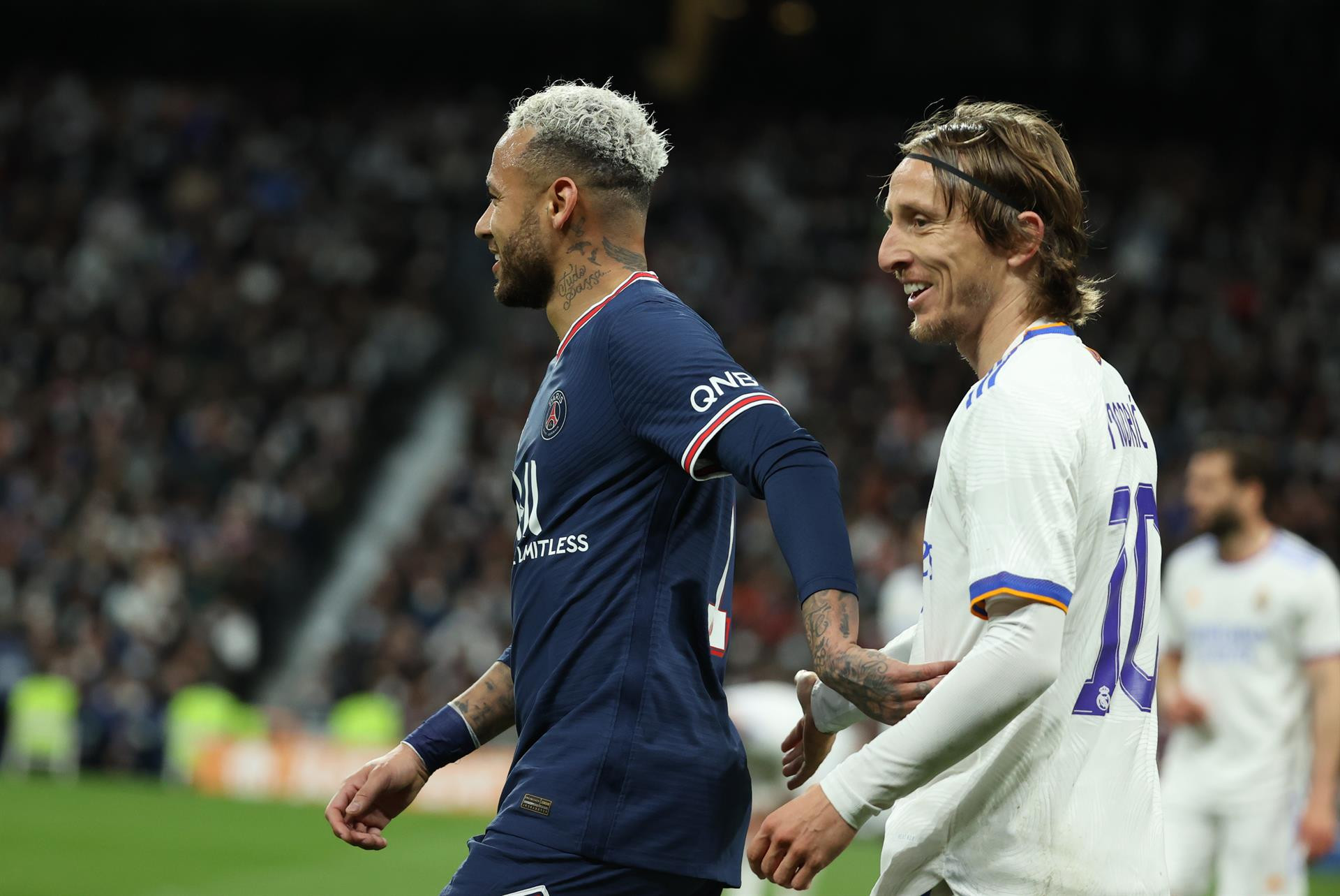 Neymar y Modric, en un lance del Real Madrid-PSG del pasado martes / EFE