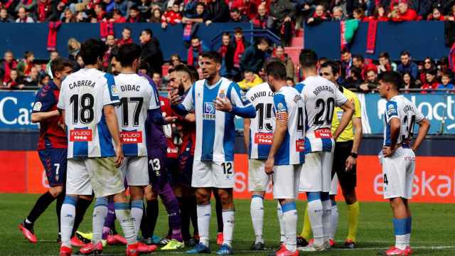 Los jugadores del Espanyol tras su partido contra Osasuna / EFE