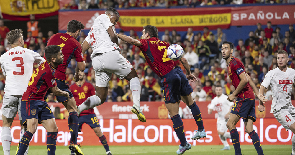 El cabezazo goleador de Manuel Akanji contra España / EFE