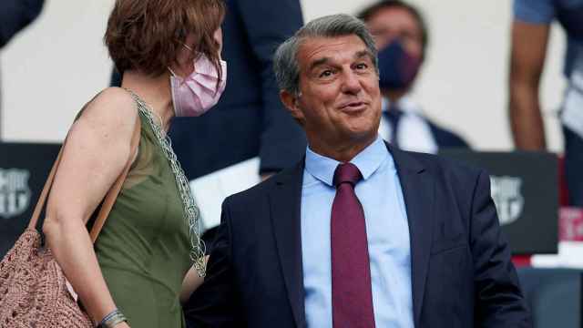 Joan Laporta en el palco del Camp Nou, en el debut en Liga contra la Real Sociedad / EFE