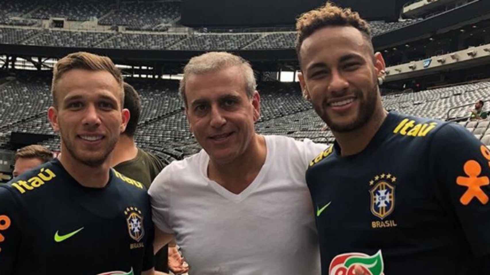 André Cury con Arthur Melo y Neymar Junior con Brasil / Redes