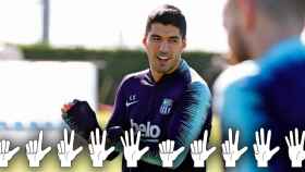 El delantero del Barça Luis Suárez y unas manos que cuentan hasta diez / FOTOMONTAJE DE CULEMANÍA