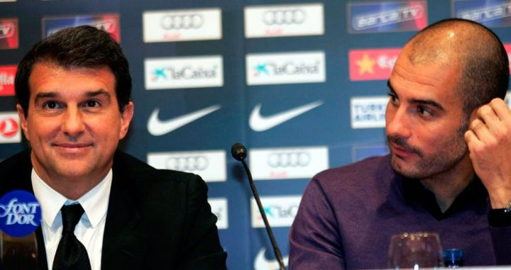 Laporta y Pep Guardiola dieron una rueda de prensa conjunta durante su etapa como presidente y entrenador del club entre 2008 y 2010 / EFE