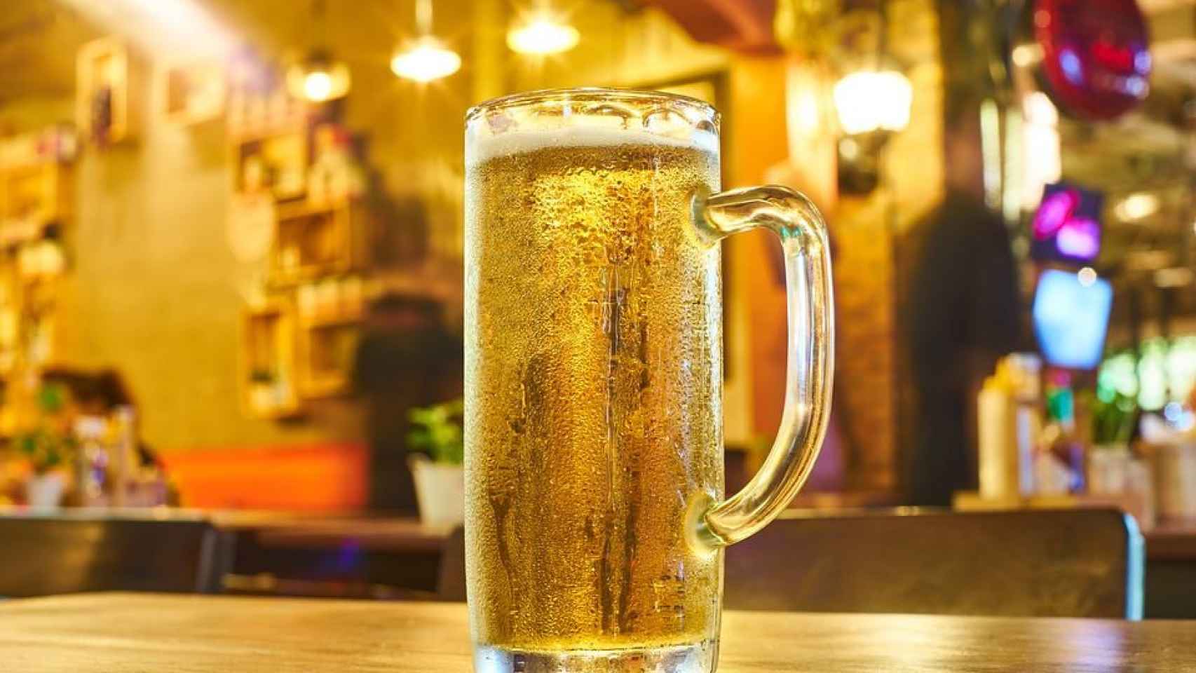 Una jarra de cerveza en una imagen de archivo. /Creative Commons El alcohol con moderación también acorta la vida
