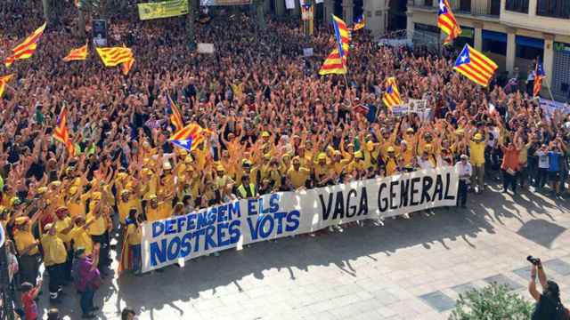 Imagen de una manifestación de los CDR de Vilafranca, a los que han robado la caja de resistencia una de sus miembros / CG