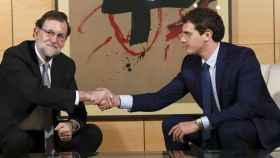 Mariano Rajoy, y el líder de Ciudadanos, Albert Rivera, que ha decidido ocupar el espacio de derecha del PP sin contemplaciones / EFE