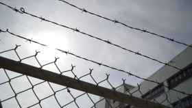 Las barreras que protegen una prisión / PIXABAY