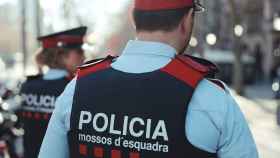 Agentes de los Mossos d'Esquadra: un hombre fue detenido con una furgoneta robada en Sabadell / MOSSOS