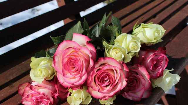 Un ramo de flores, imagen habitual en bodas y entierros / CG