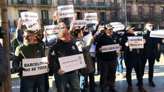 Taxistas protestan contra los VTC en Barcelona / ÉLITE TAXI
