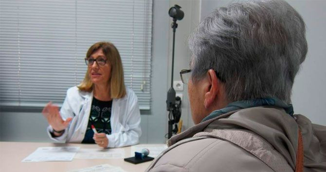 Una médico de atención primaria en uno de los ambulatorios de Cataluña / EP