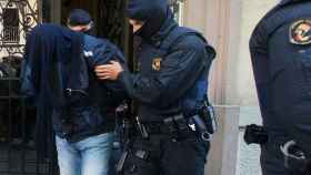 Los Mossos d'Esquadra detienen en Barcelona a un sospechoso de pertenecer a una red yihadista internacional / EFE