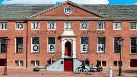 Fachada del Hermitage Amsterdam, subsede del museo ruso en la capital de Países Bajos / HA