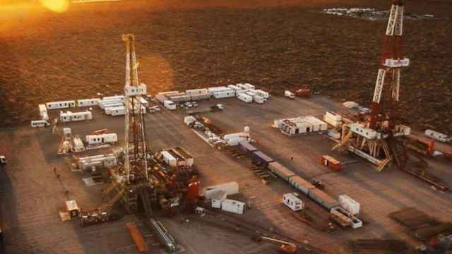 Yacimiento de petróleo y gas / EP