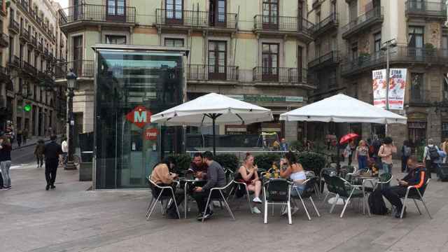 Una de las terrazas en la parada Jaume I de Barcelona / CG