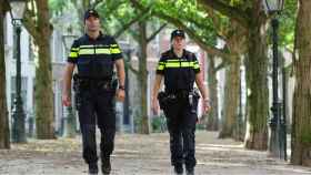 Policías holandeses patrullan las calles / POLITIE NEDERLAND