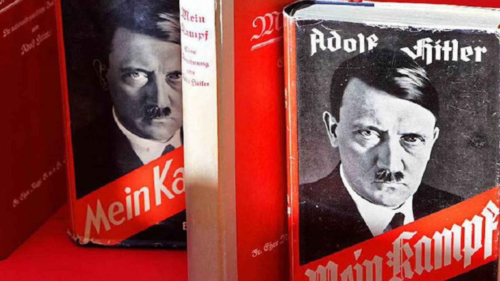 Ejemplares del 'Mein Kampf' de Adolf Hitler / TWITTER