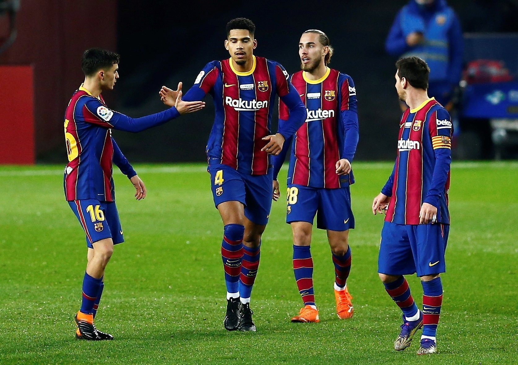 Los jugadores del Barça celebran un gol contra el Valencia / EFE