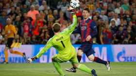 Messi superando a Neuer en las semifinales de 2015 / EFE