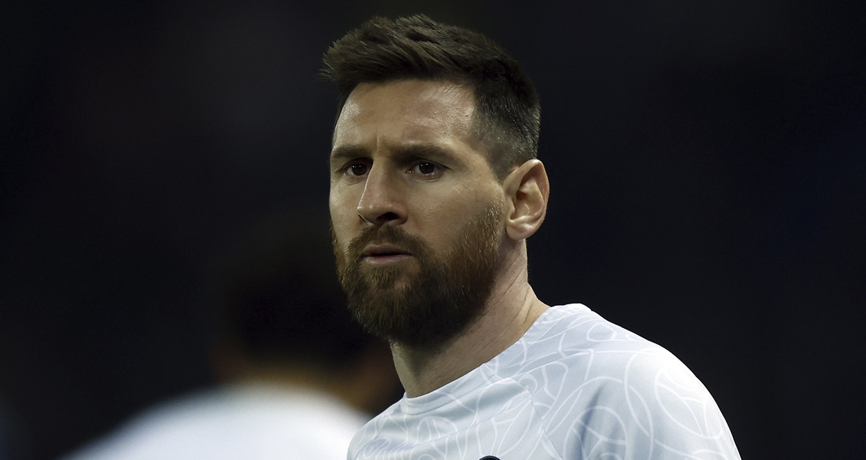 Leo Messi calienta en la previa de un partido con el PSG / EFE