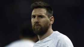 Leo Messi calienta en la previa de un partido con el PSG / EFE