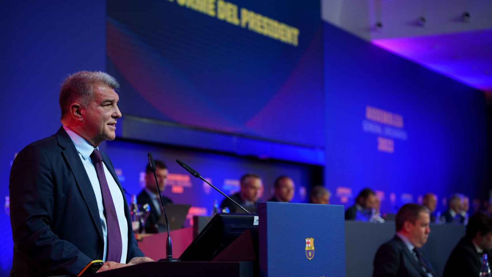 Laporta, durante su discurso sobre los resultados económicos del Barça en la asamblea de compromisarios / FCB