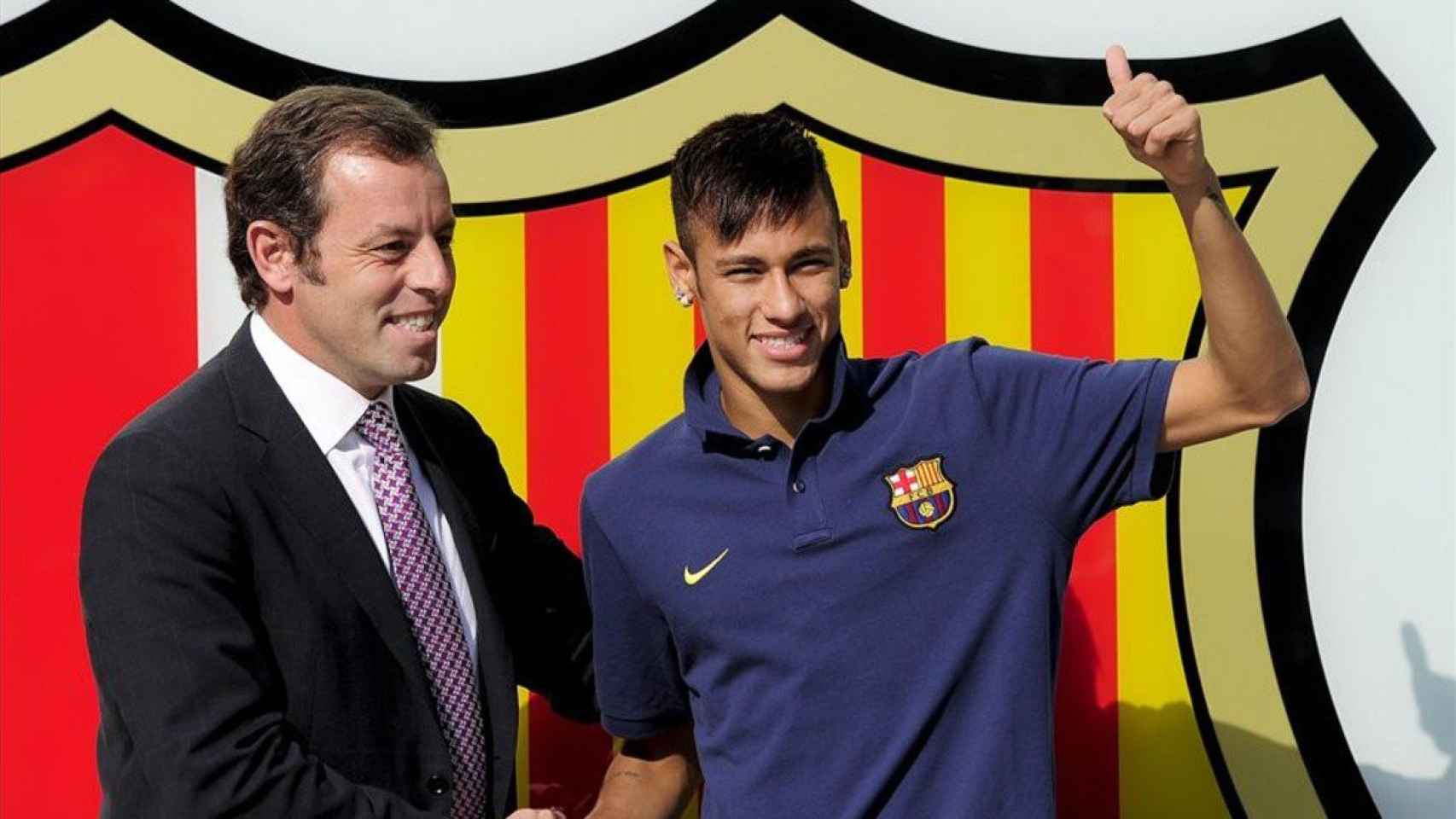 Sandro Rosell, junto a Neymar en su presentación | FCB