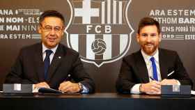 Una imagen de la última renovación de Leo Messi con el FC Barcelona / EFE