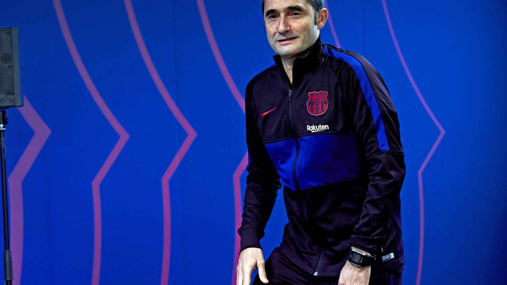 Ernesto Valverde en una rueda de prensa del Barça / EFE