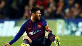 Messi en el suelo en el Barça - Real Madrid de ida de semifinales de Copa del Rey / EFE